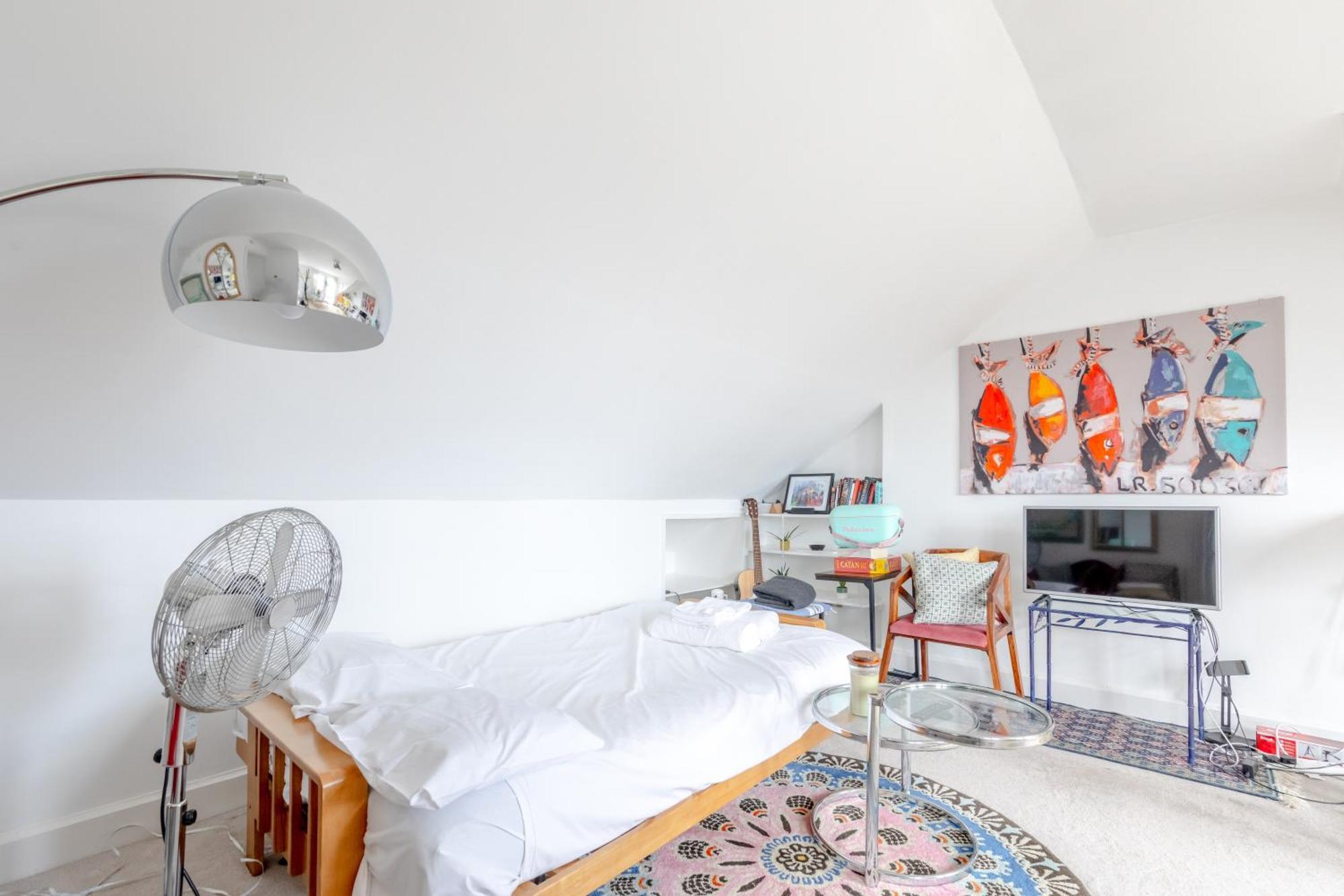 Floor 1bd Flat With Balcony - Ladbroke Grove * Londen