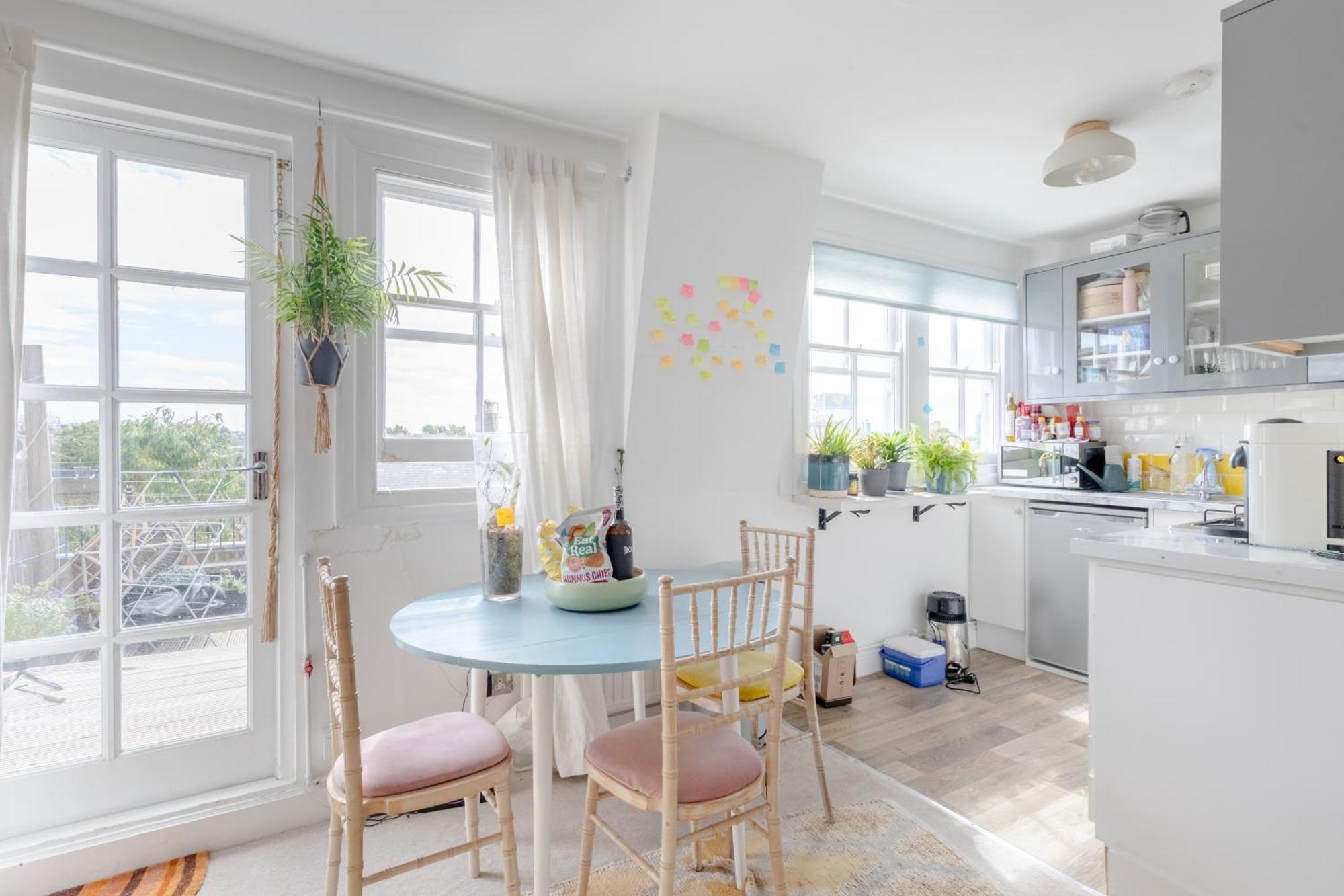 Floor 1bd Flat With Balcony - Ladbroke Grove Londen