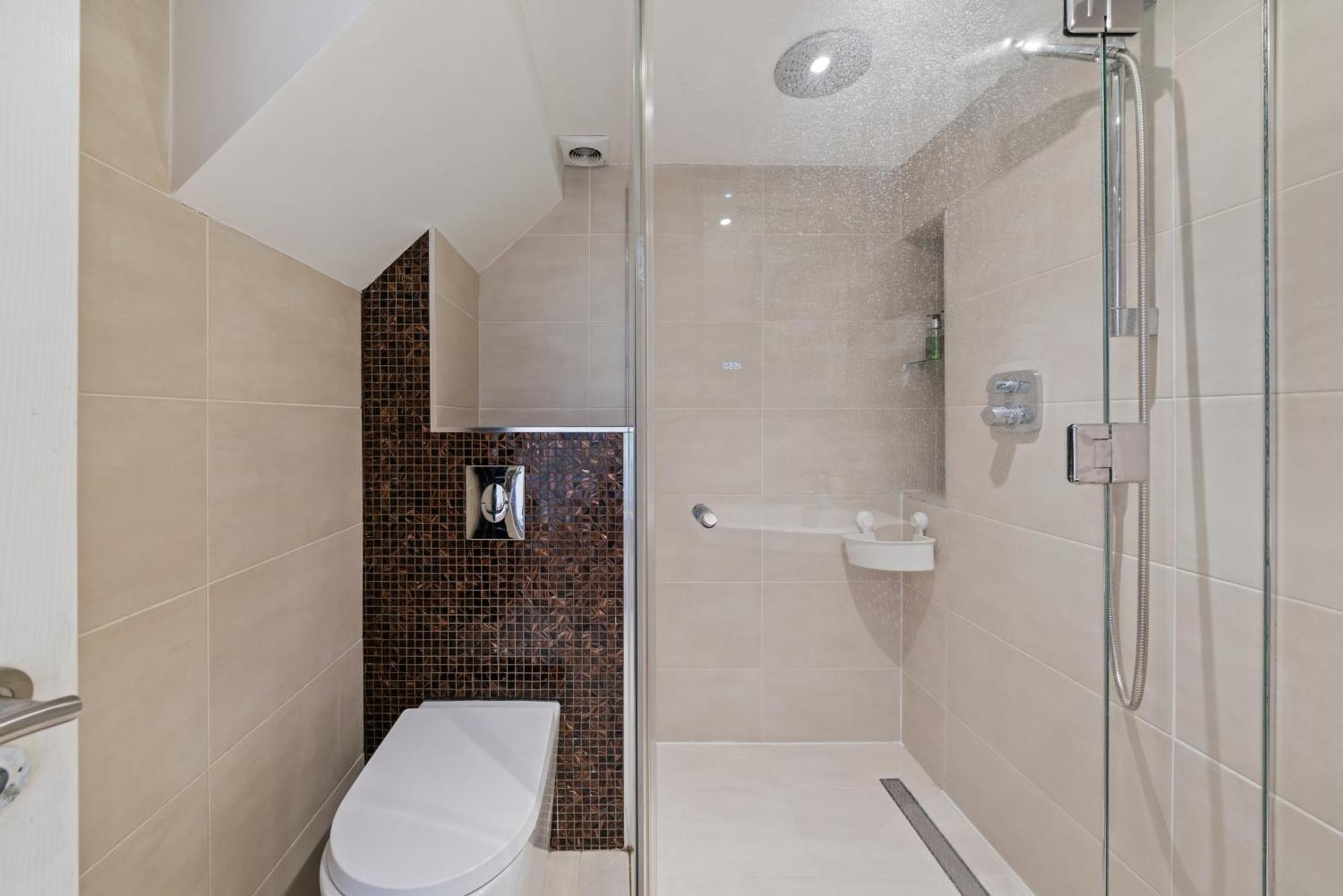 Hidden Gem In Location - Beautiful 2 Bed *