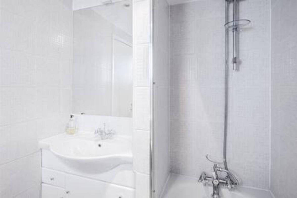 Spacious 2bed In Location Holland Park-n Hill Leilighet