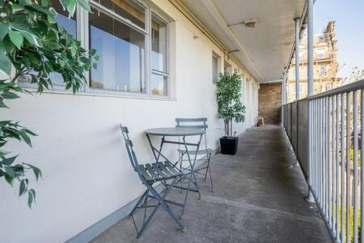Spacious 2bed In Location Holland Park-n Hill Leilighet