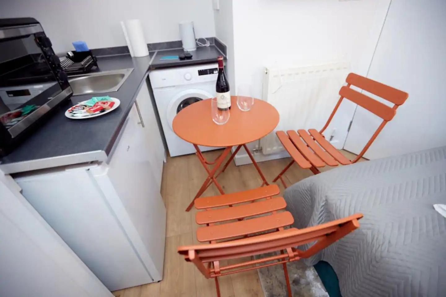 Appartement Chic Ensuite - 10% Off - 3 Min To Trains -pass The Keys Londres