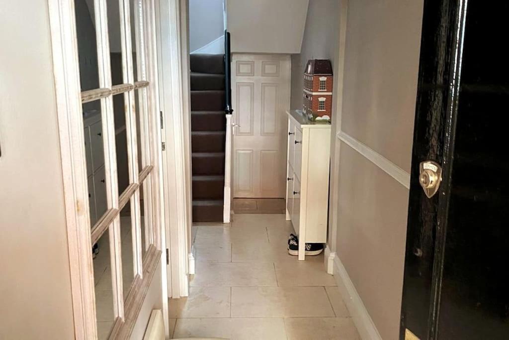 Charming Old Style 2 Bed Cottage In London'S Best Neighbourhood Holiday home *