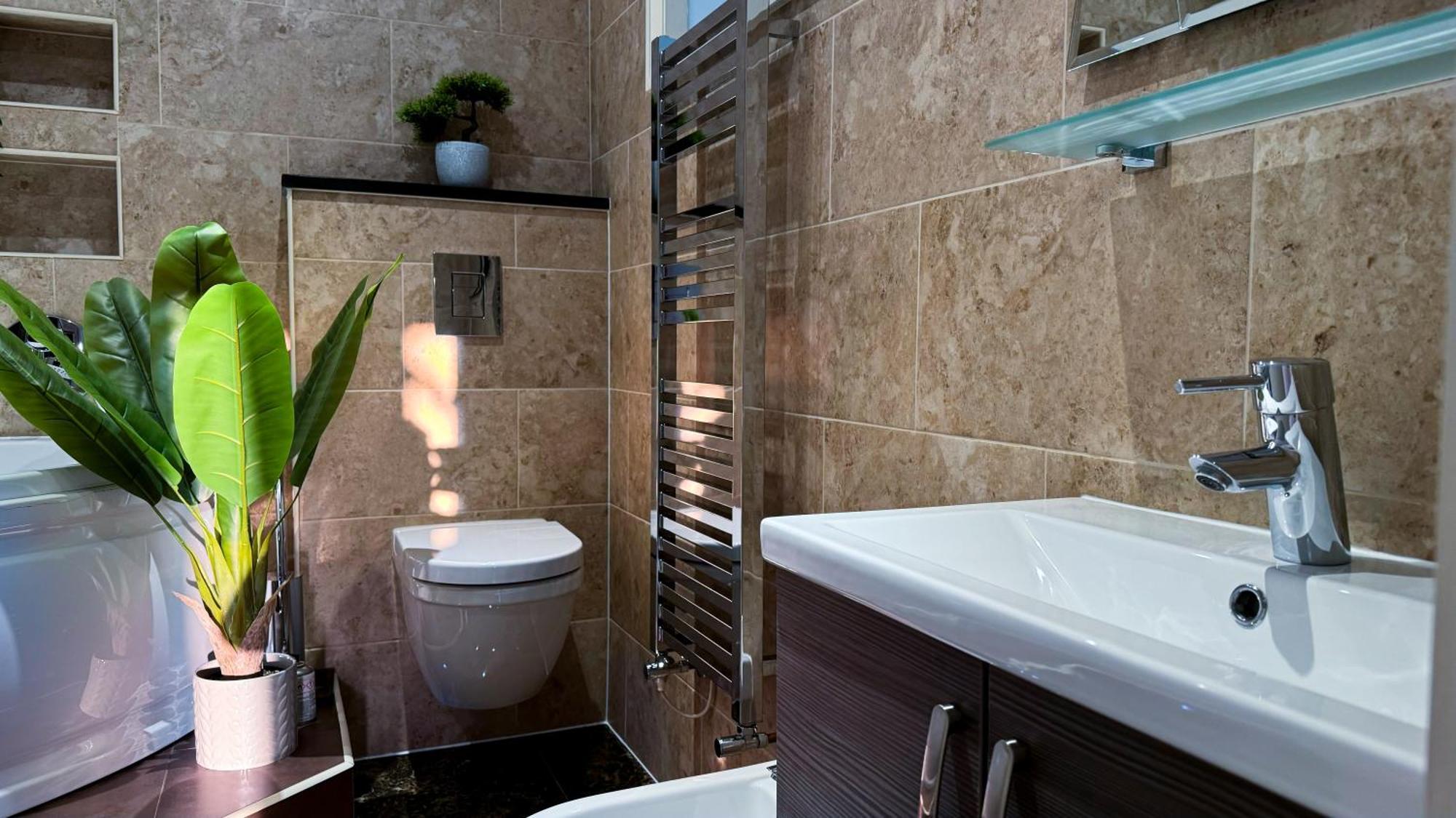 Luxurious 3bed House With Bath & Garden Feriehus London
