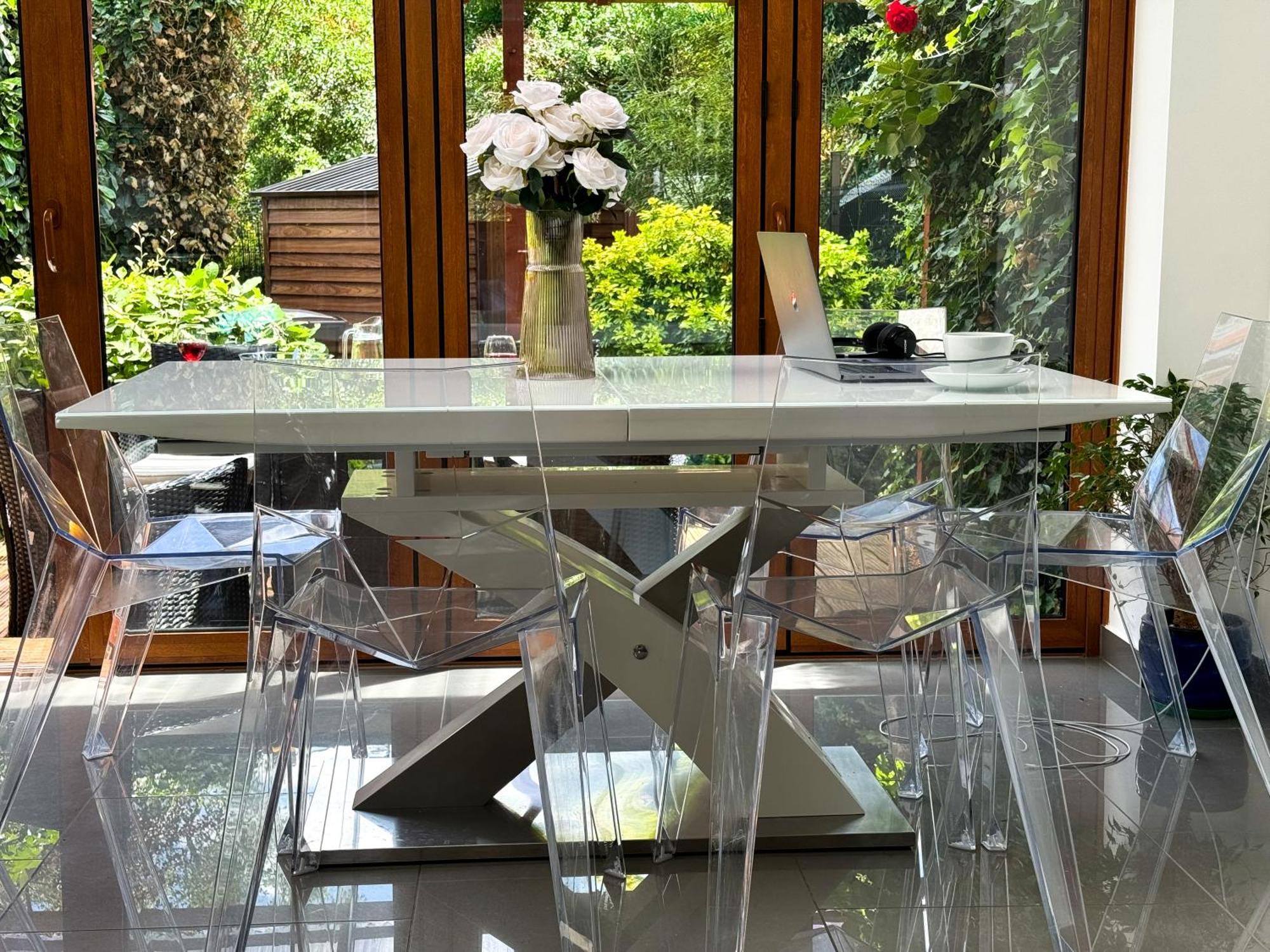 Luxurious 3bed House With Bath & Garden London