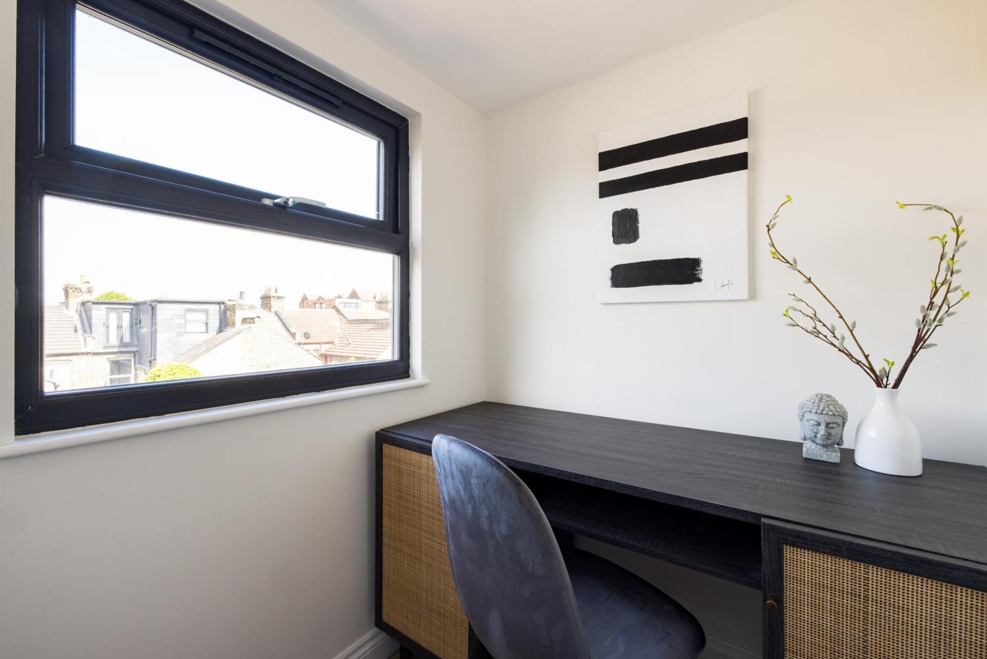 The Stratford - Dnu * London