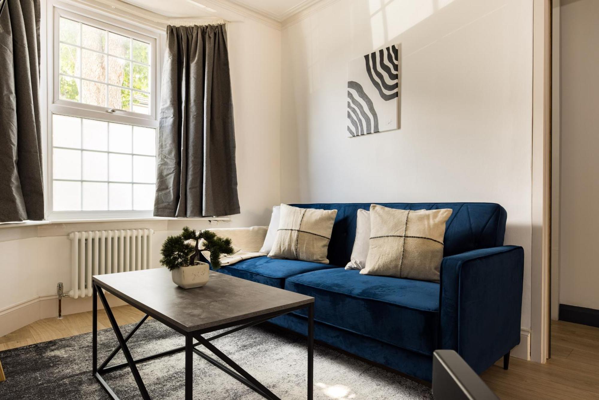 The Stratford - Dnu * London