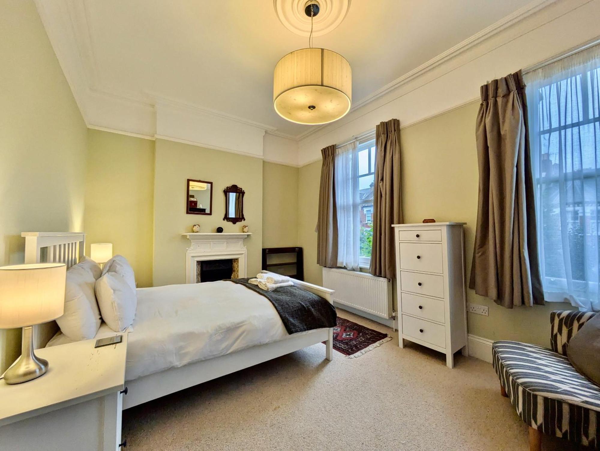 Impressive 5br Family In Leafy Vakantiehuis Londen