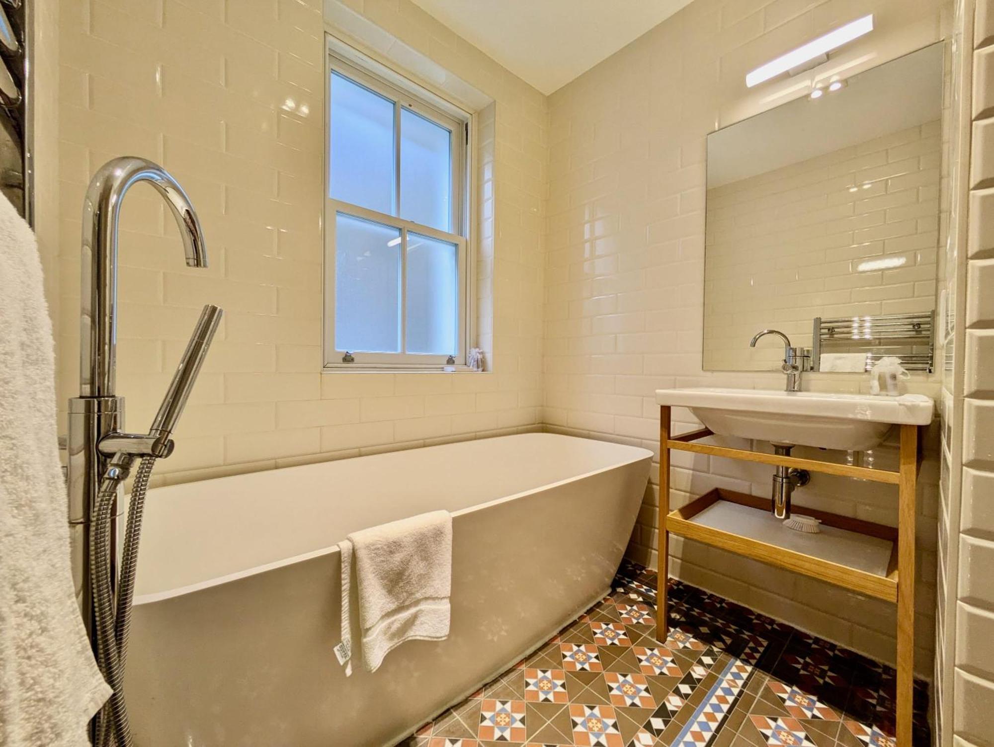 Vakantiehuis Impressive 5br Family In Leafy Londen