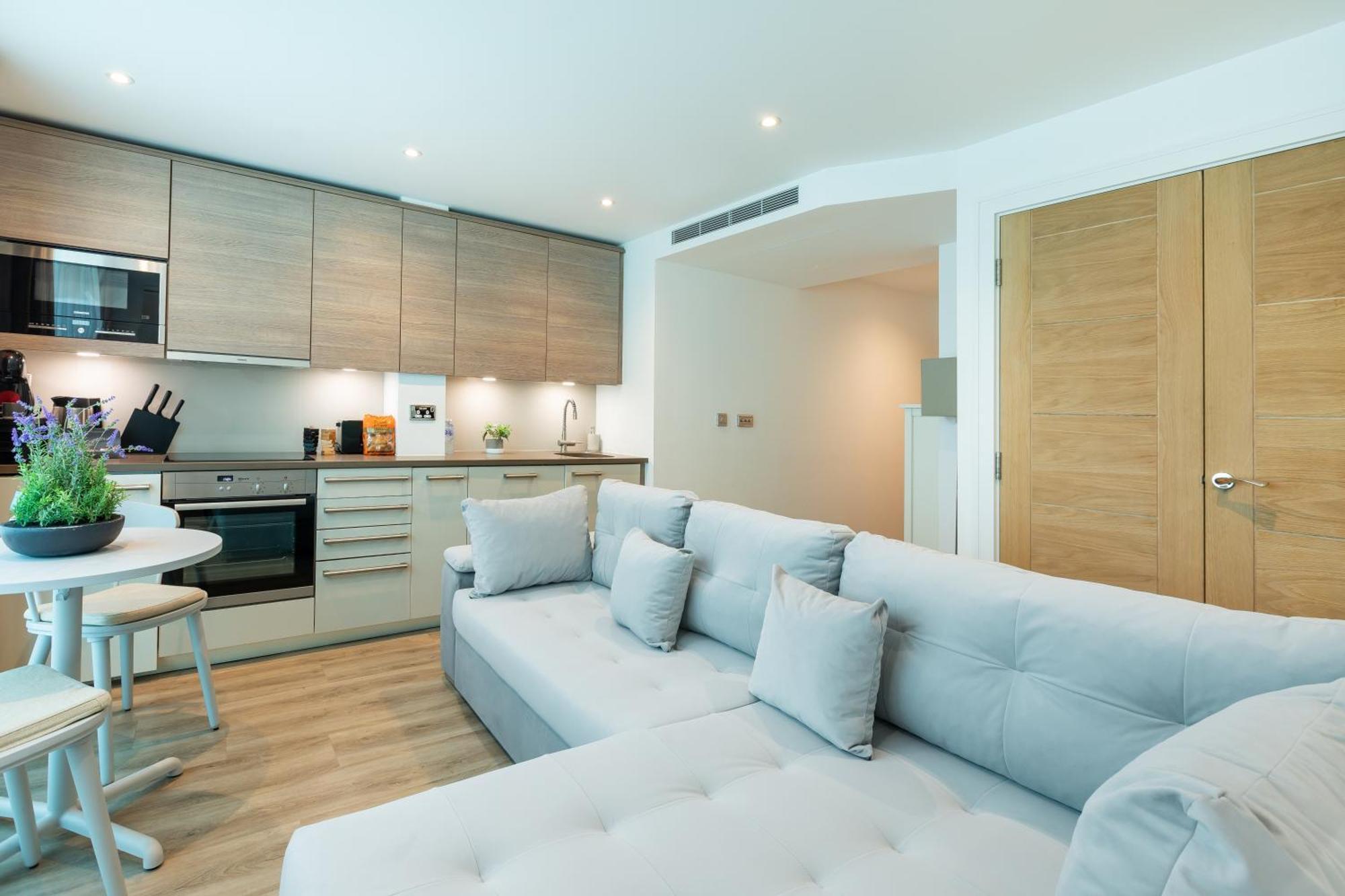 Apartment 83 Anchor House *