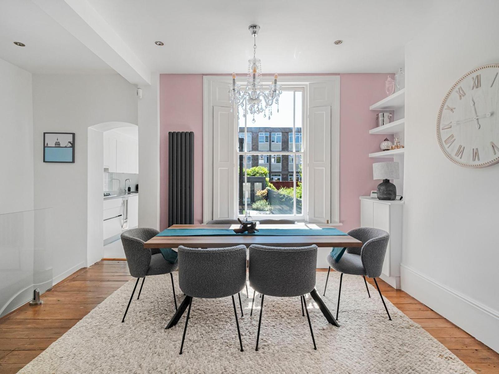 Semesterbostad Stylish Maisonette Pass The Keys London