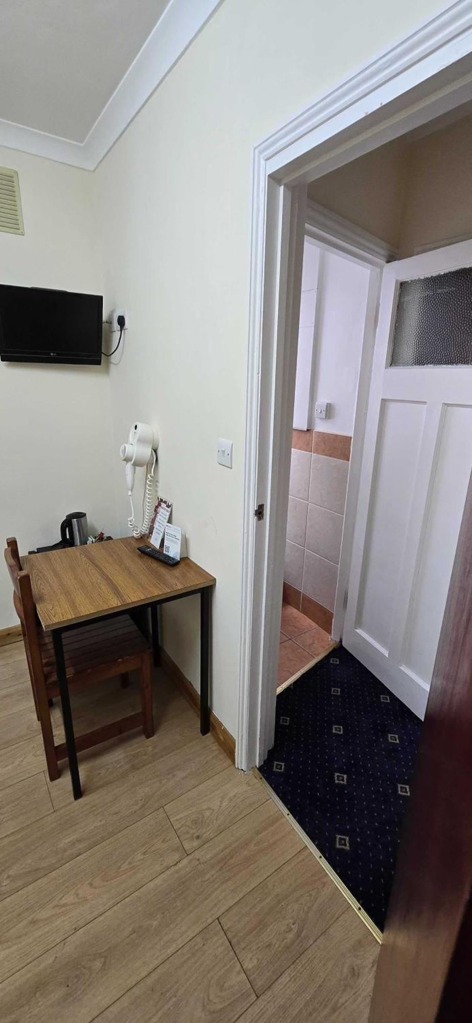 Dolphin - The Hotell 3*