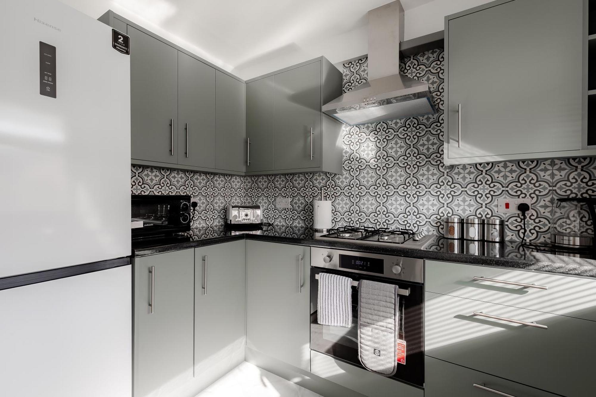 3br Off A13 , Sleeps 6, 2mins To Langdon Dlr,free Parking Leilighet *