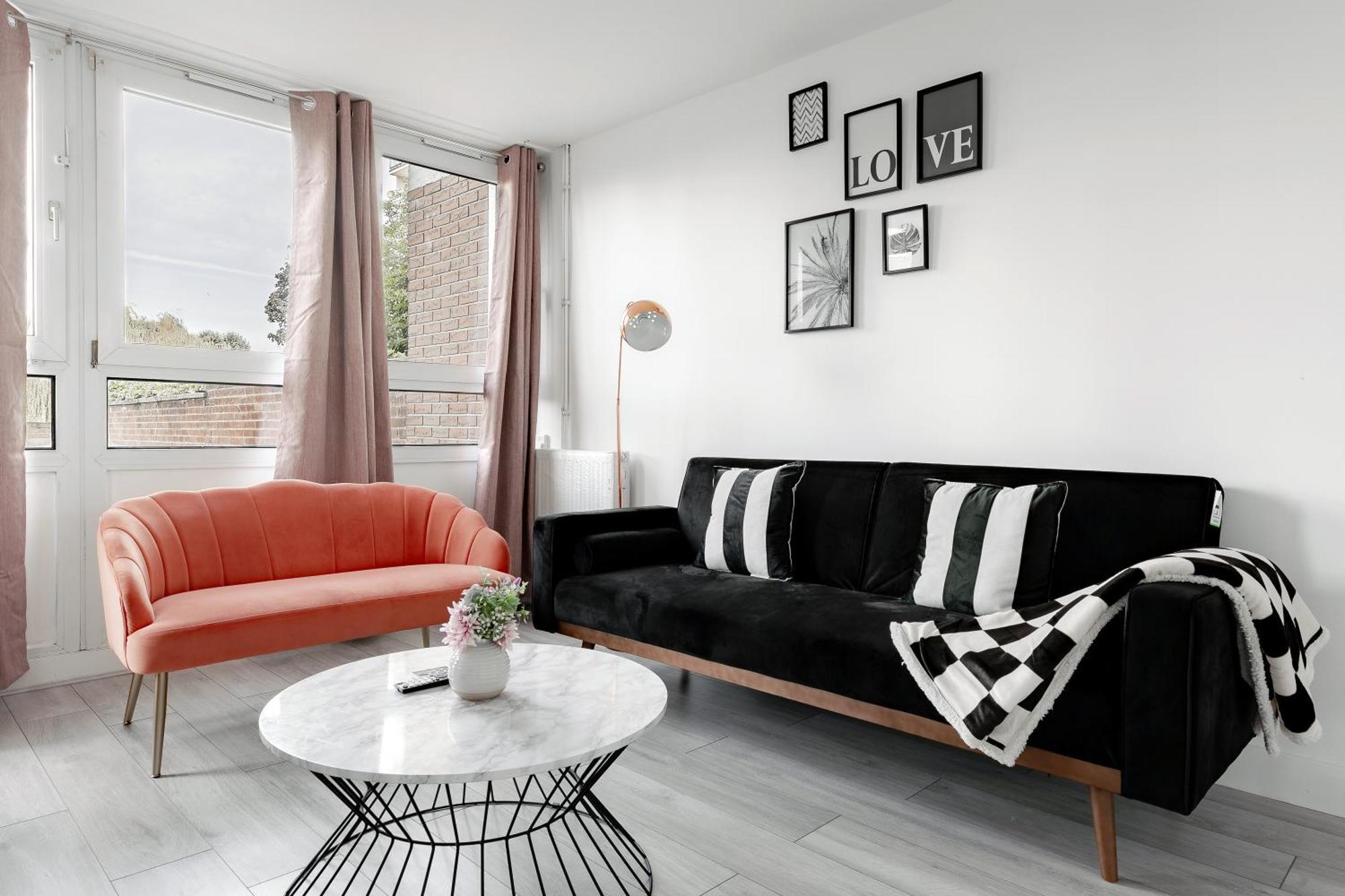 3br Off A13 , Sleeps 6, 2mins To Langdon Dlr,free Parking Leilighet *