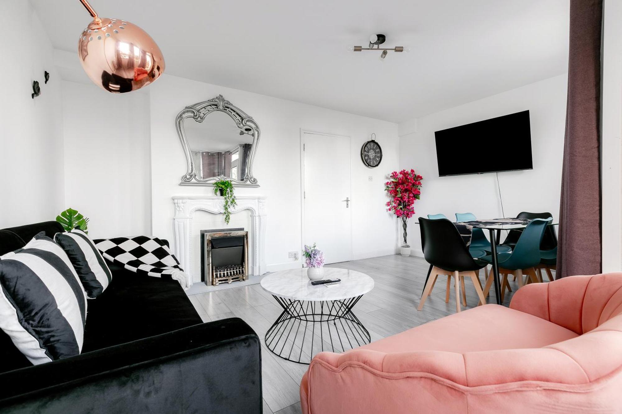 3br Off A13 , Sleeps 6, 2mins To Langdon Dlr,free Parking Leilighet