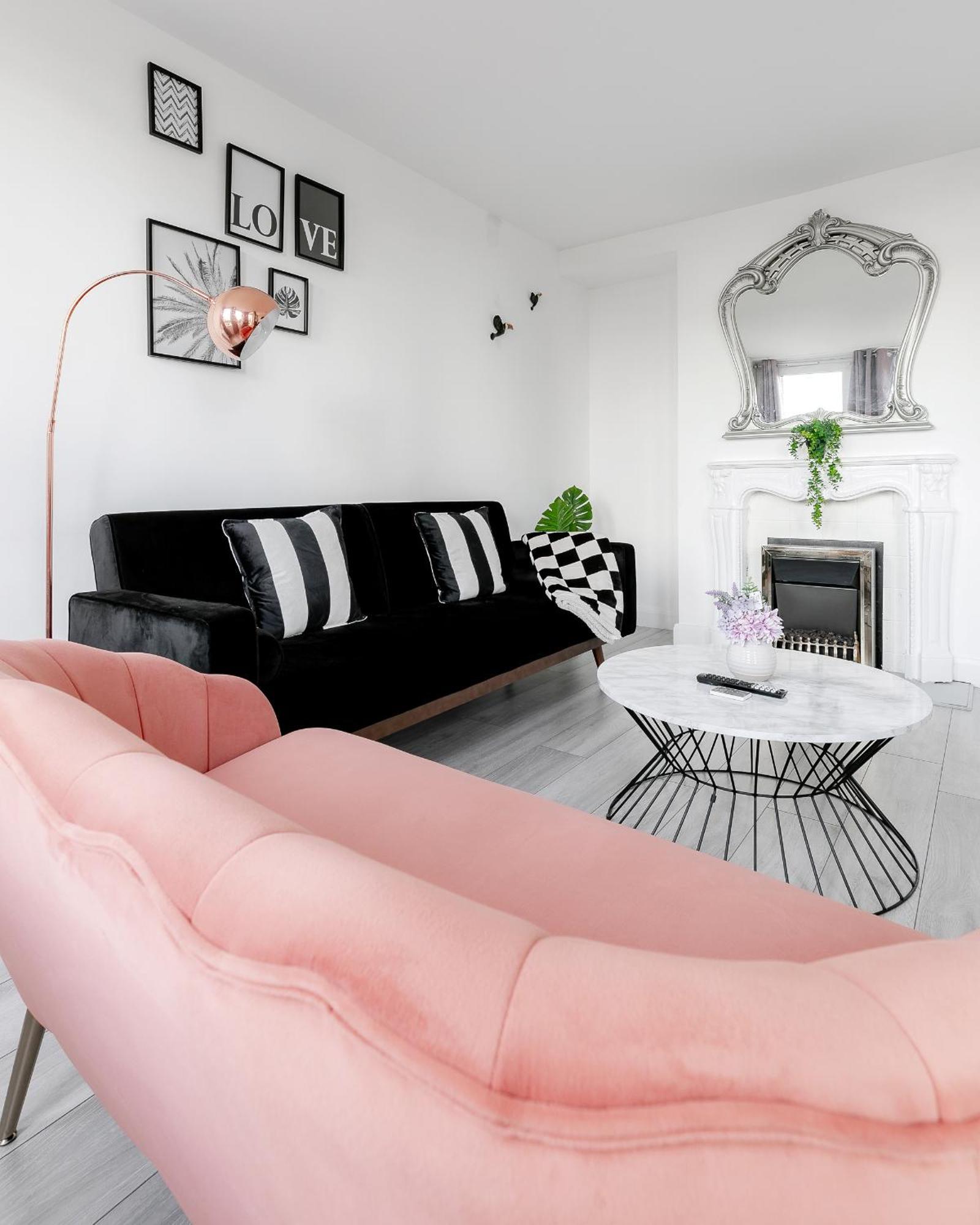 Leilighet 3br Off A13 , Sleeps 6, 2mins To Langdon Dlr,free Parking