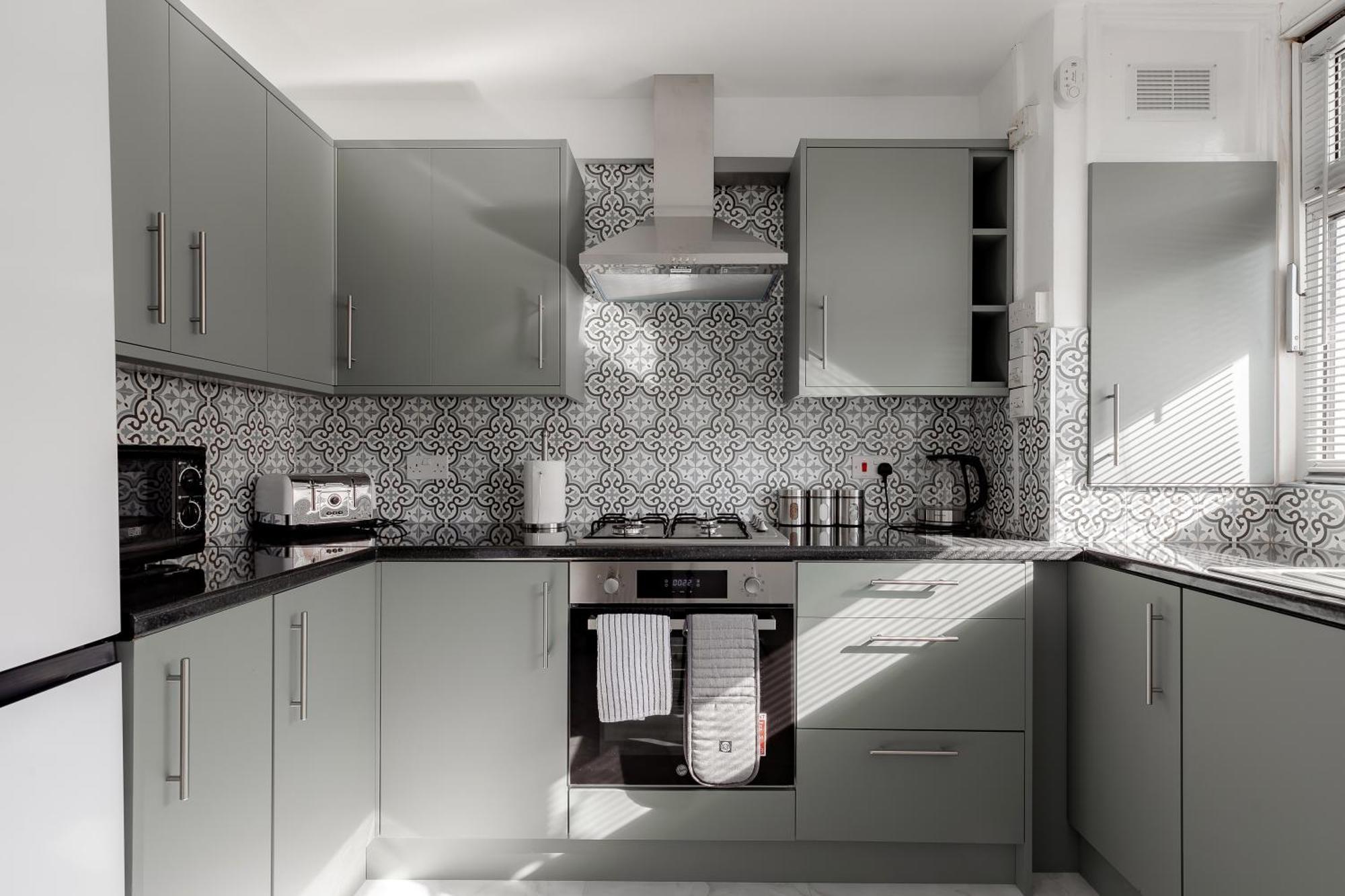 Leilighet 3br Off A13 , Sleeps 6, 2mins To Langdon Dlr,free Parking