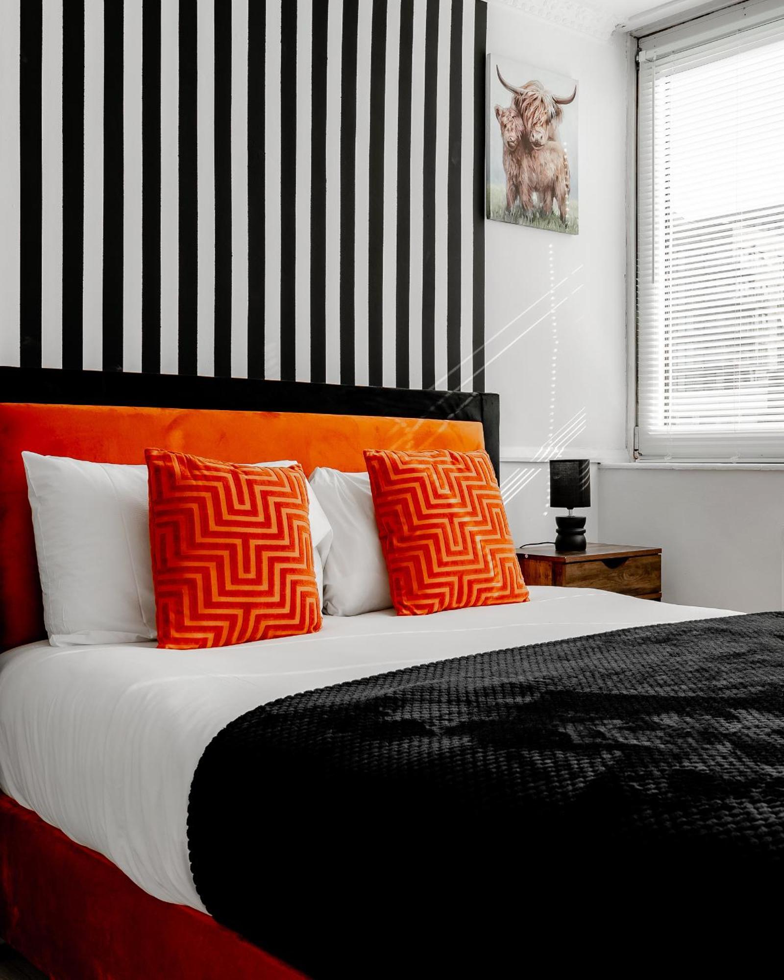 Leilighet 3br Off A13 , Sleeps 6, 2mins To Langdon Dlr,free Parking *