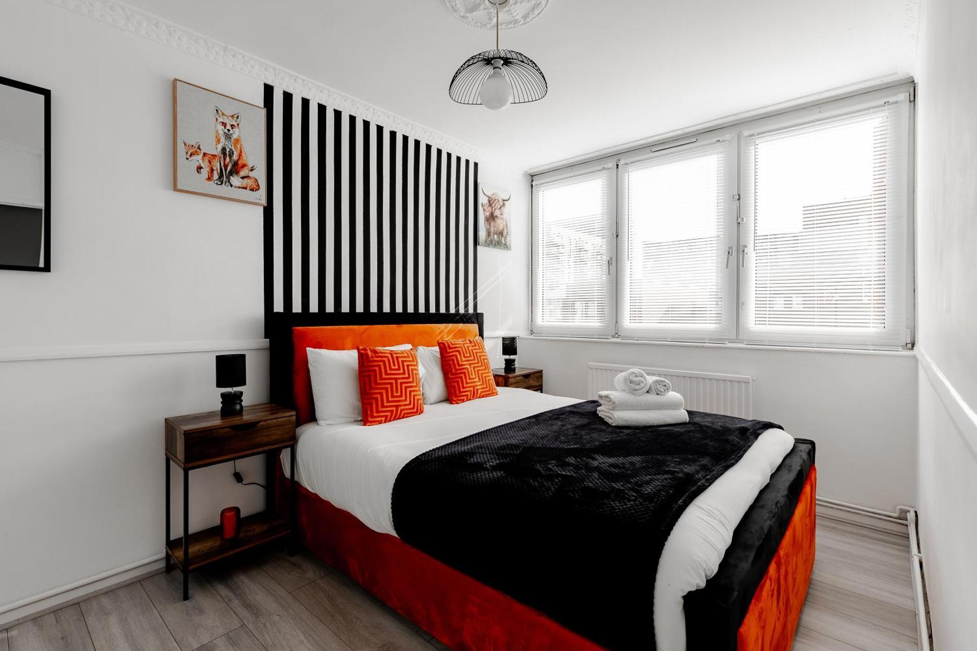 Leilighet 3br Off A13 , Sleeps 6, 2mins To Langdon Dlr,free Parking London