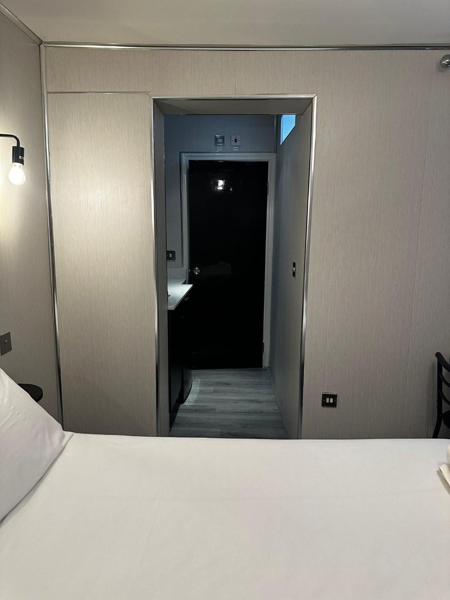 Fb4-spacious Basement Near Hyde Park Lejlighed
