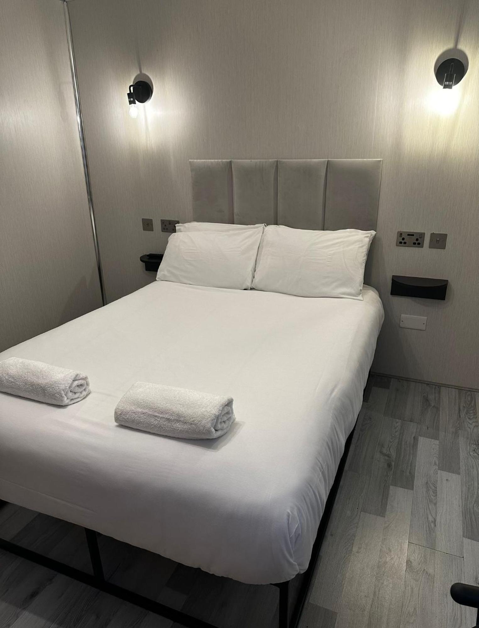 Lejlighed Fb4-spacious Basement Near Hyde Park London