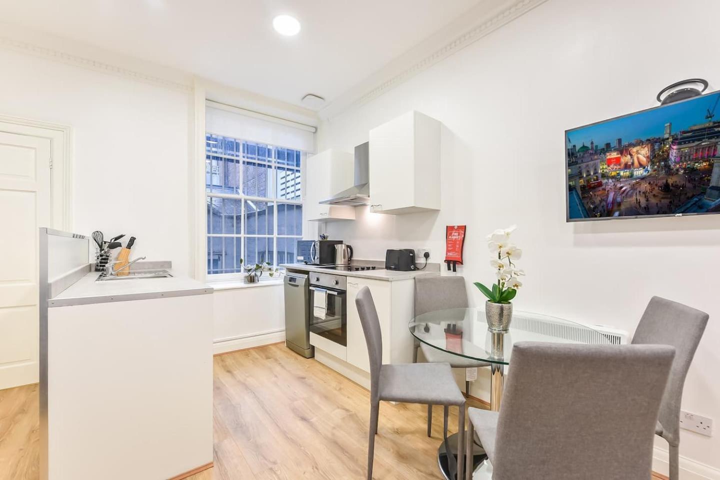 Appartement 2 Bed Piccadilly 2 Londen