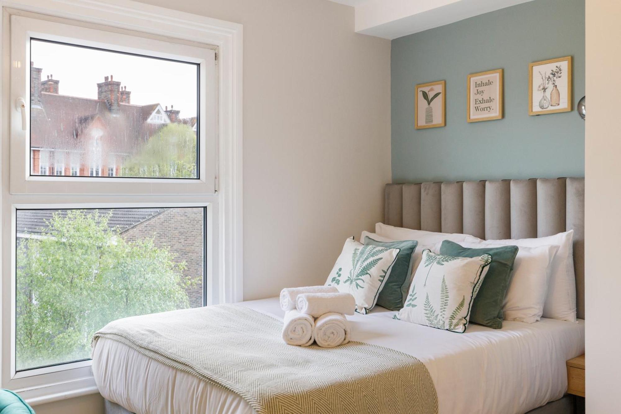 Serene Green Getaway Studio With Calming Ambiance