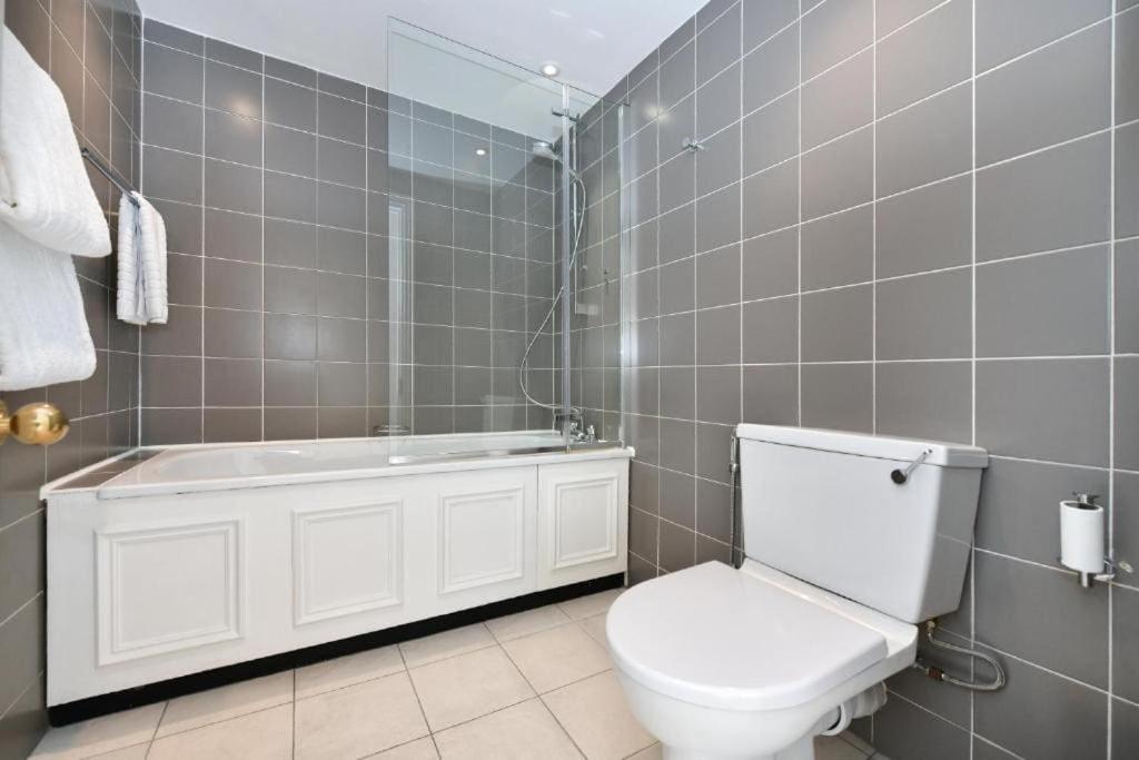 Charming 3 Bed Luxury Flat In * Londen