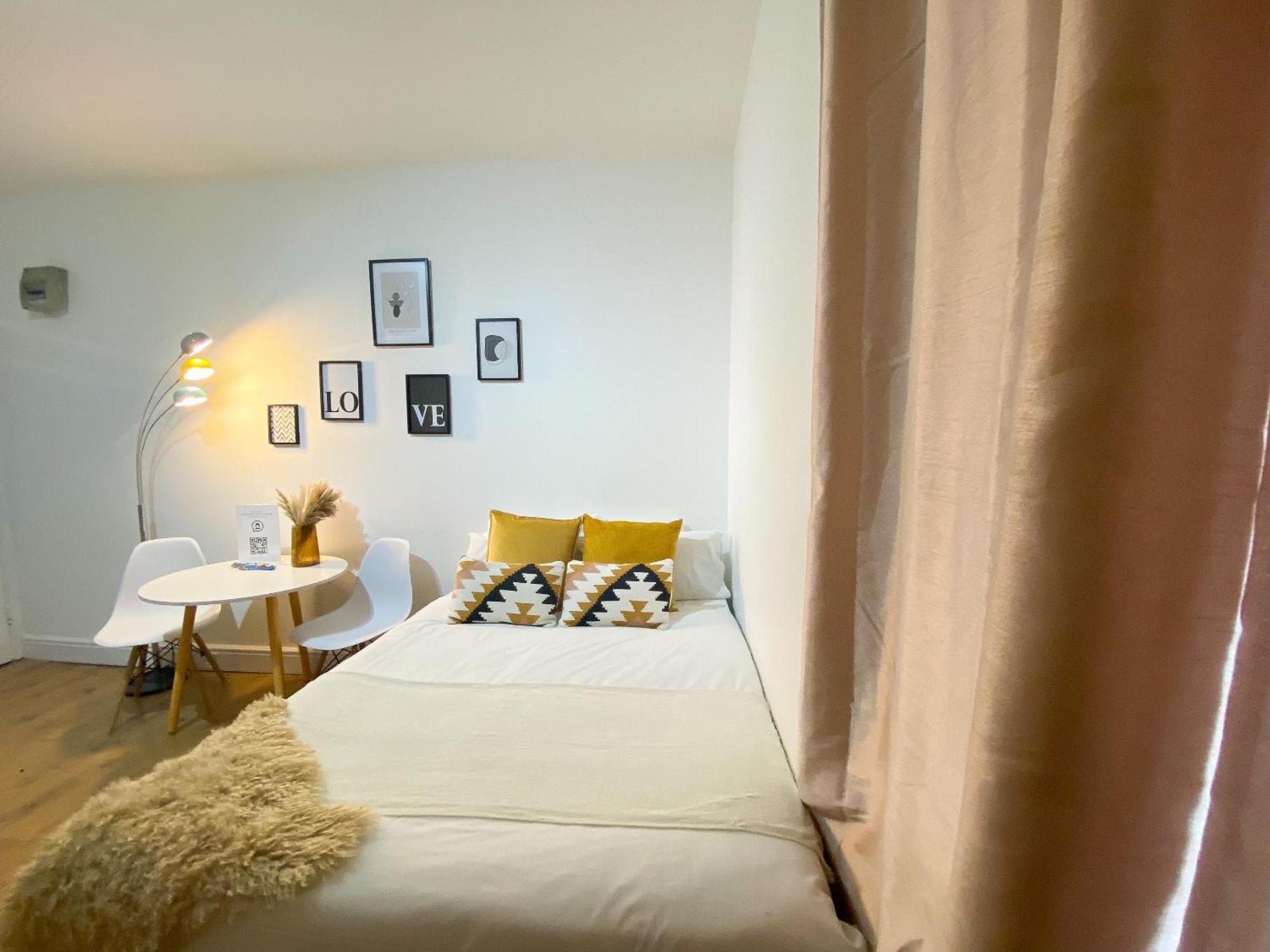 Apartment Holland Road London