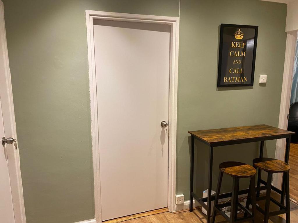 Huge And Affordable 3 Bedroom Flat In Hammersmith For 7 People With Welcome Breakfast Lägenhet *