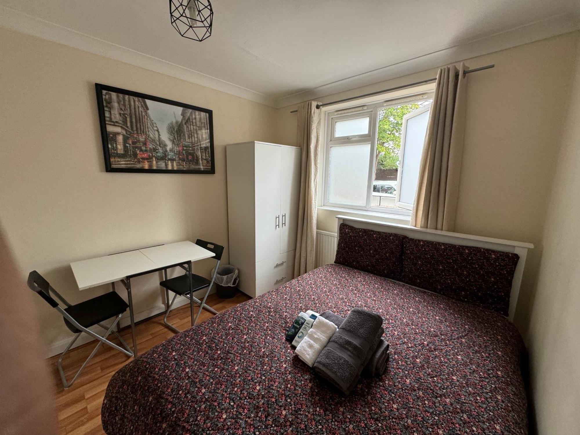 Huge And Affordable 3 Bedroom Flat In Hammersmith For 7 People With Welcome Breakfast *