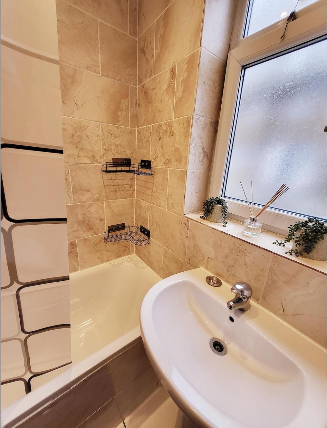 Huge And Affordable 3 Bedroom Flat In Hammersmith For 7 People With Welcome Breakfast Lägenhet