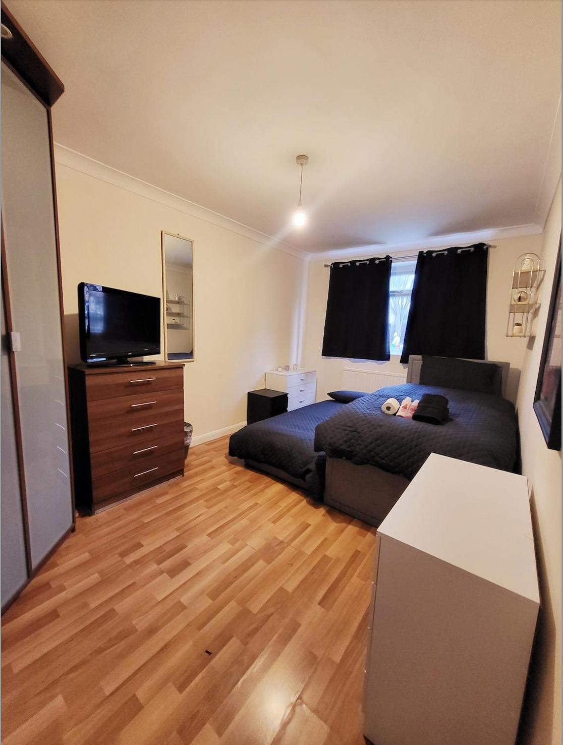 Huge And Affordable 3 Bedroom Flat In Hammersmith For 7 People With Welcome Breakfast *