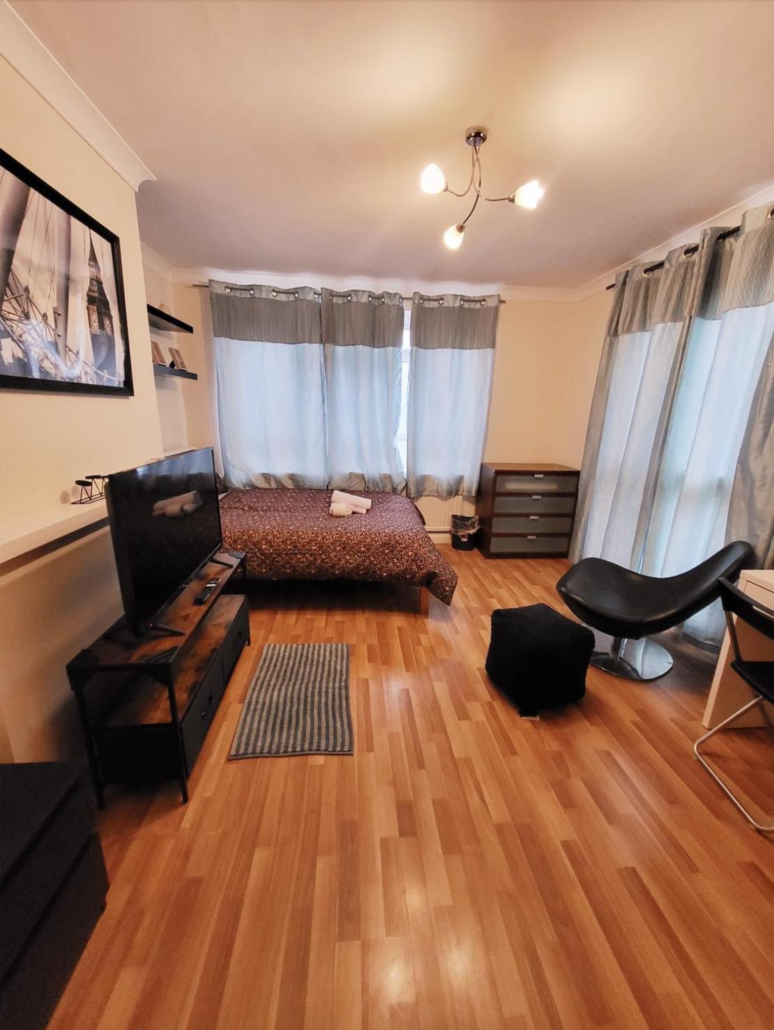 Lägenhet Huge And Affordable 3 Bedroom Flat In Hammersmith For 7 People With Welcome Breakfast London