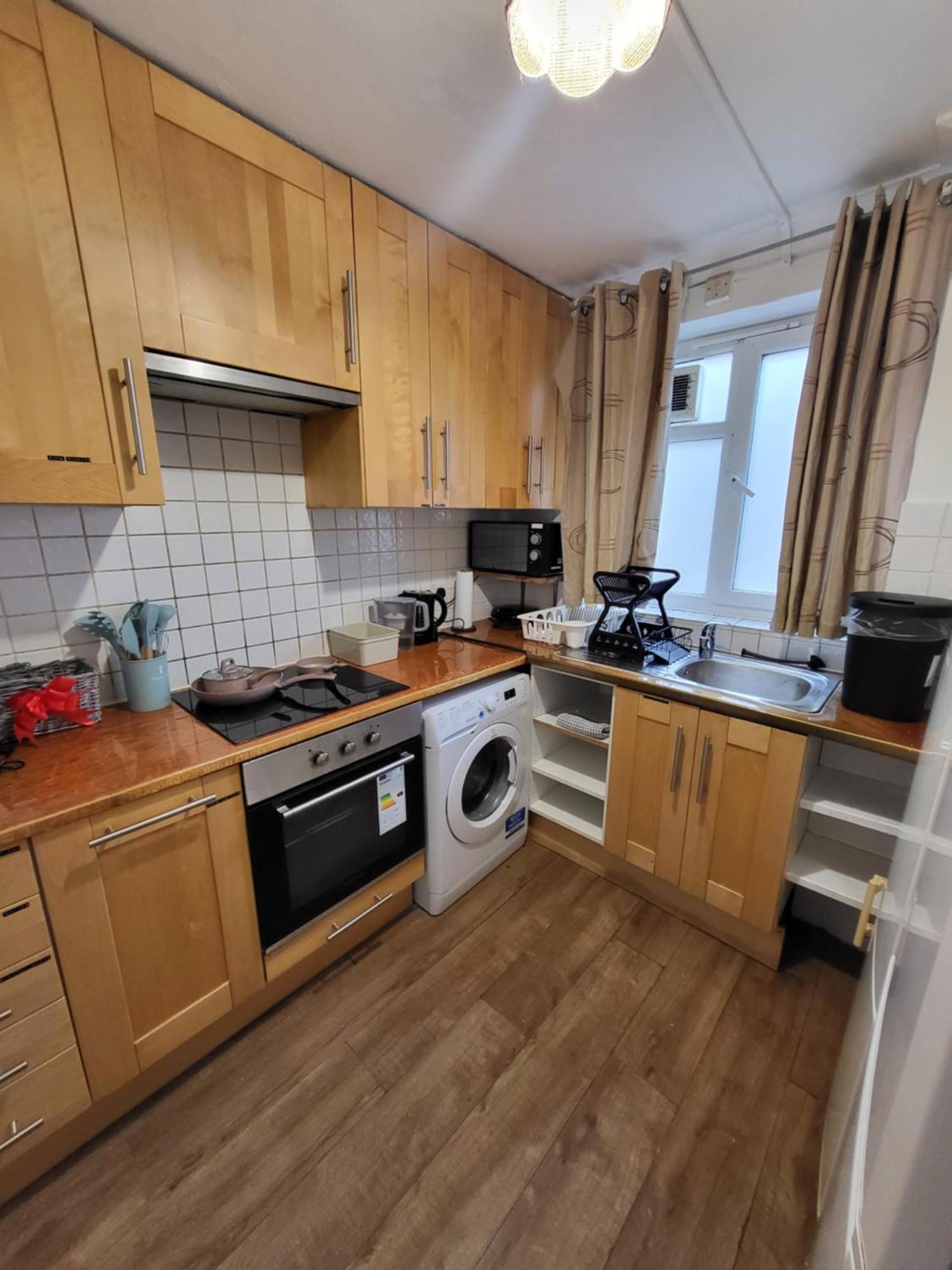 Huge And Affordable 3 Bedroom Flat In Hammersmith For 7 People With Welcome Breakfast * London