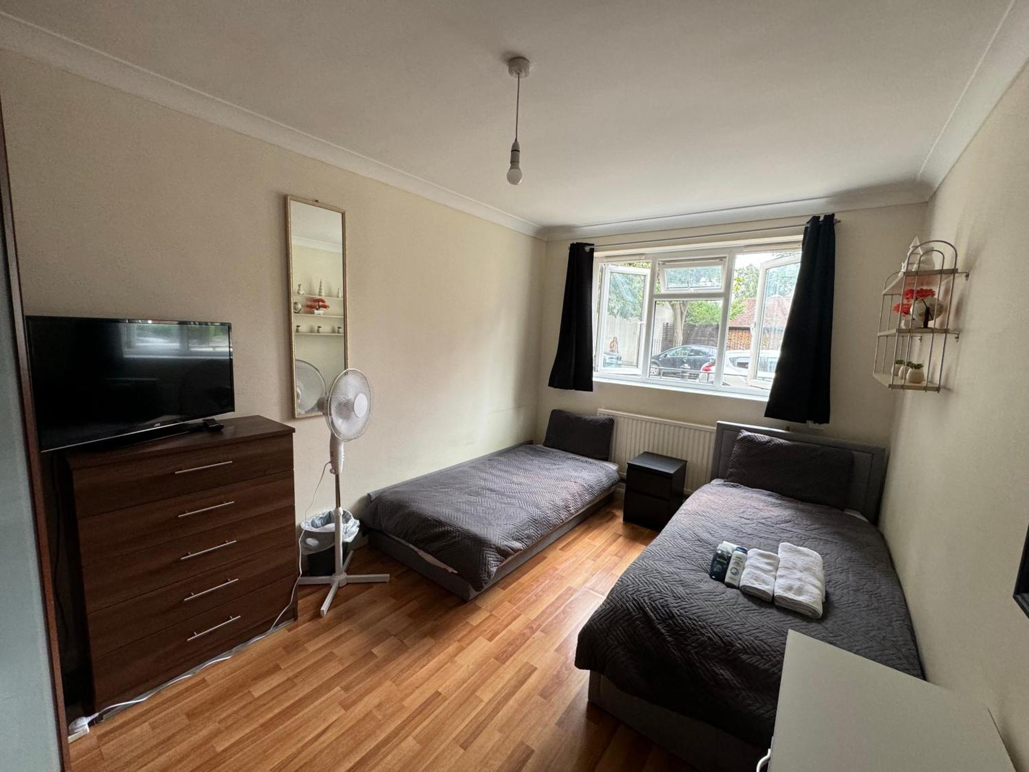 Huge And Affordable 3 Bedroom Flat In Hammersmith For 7 People With Welcome Breakfast Lägenhet *