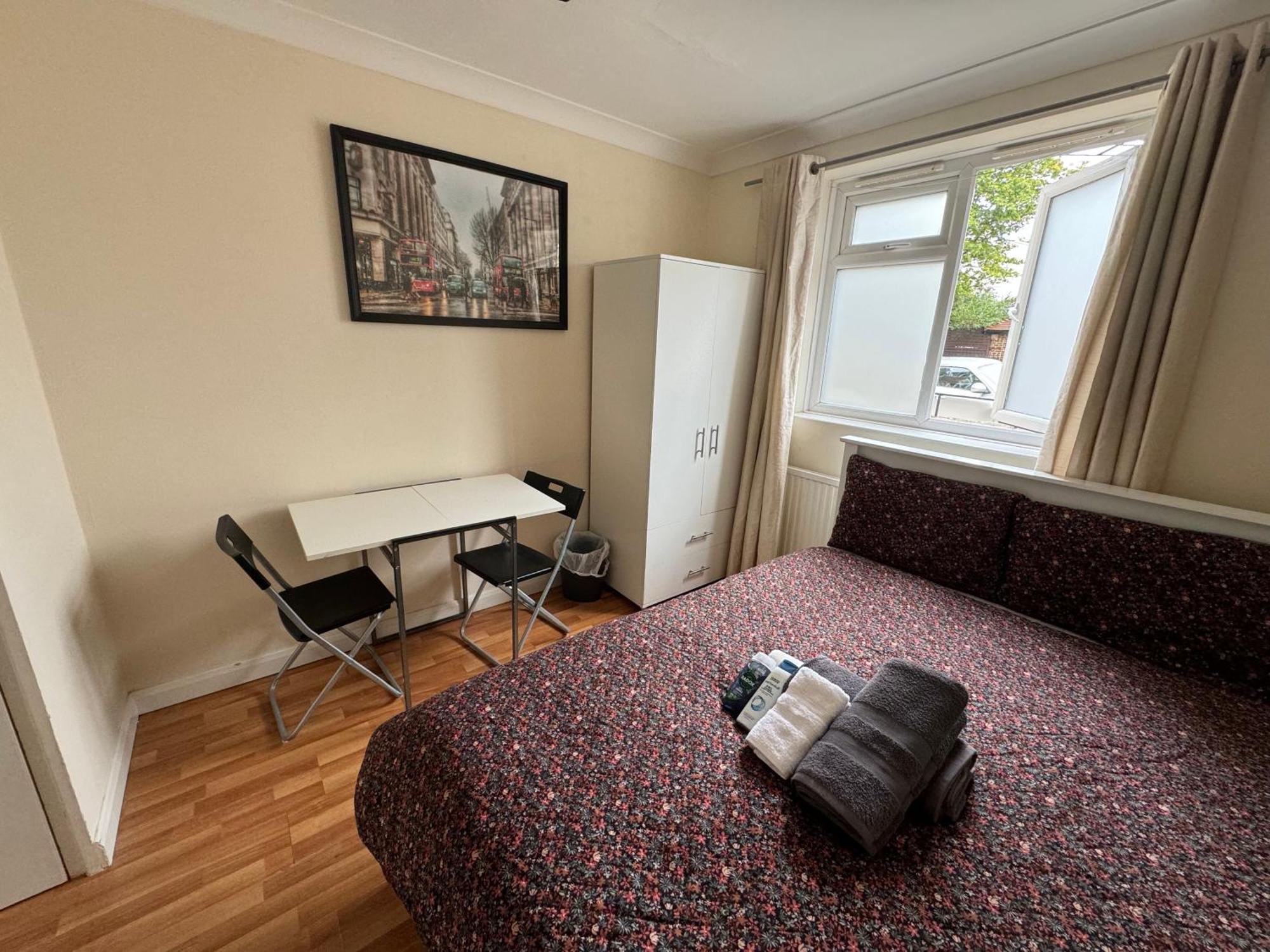 Huge And Affordable 3 Bedroom Flat In Hammersmith For 7 People With Welcome Breakfast Lägenhet London