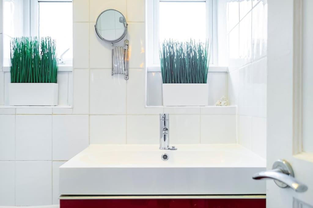 Modernised 3 Bed Pad Near Trendy Shoreditch Ground Floor With Balcony
