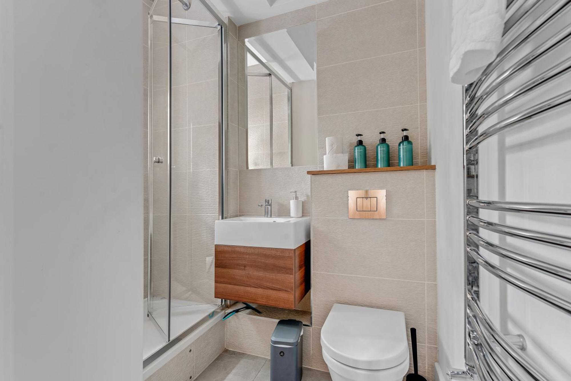 Ultimate Base - 1bd Flat, Perfect For Oasis, Coldplay, West End
