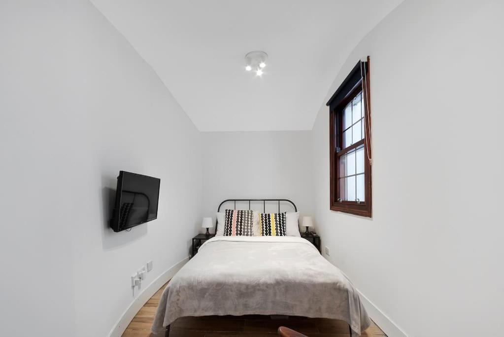 Cosy Little Venice Pied-a-terre By Morethanstays Lägenhet London