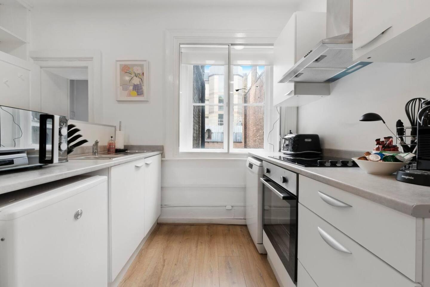 2 Bed Piccadilly 3 Lejlighed London