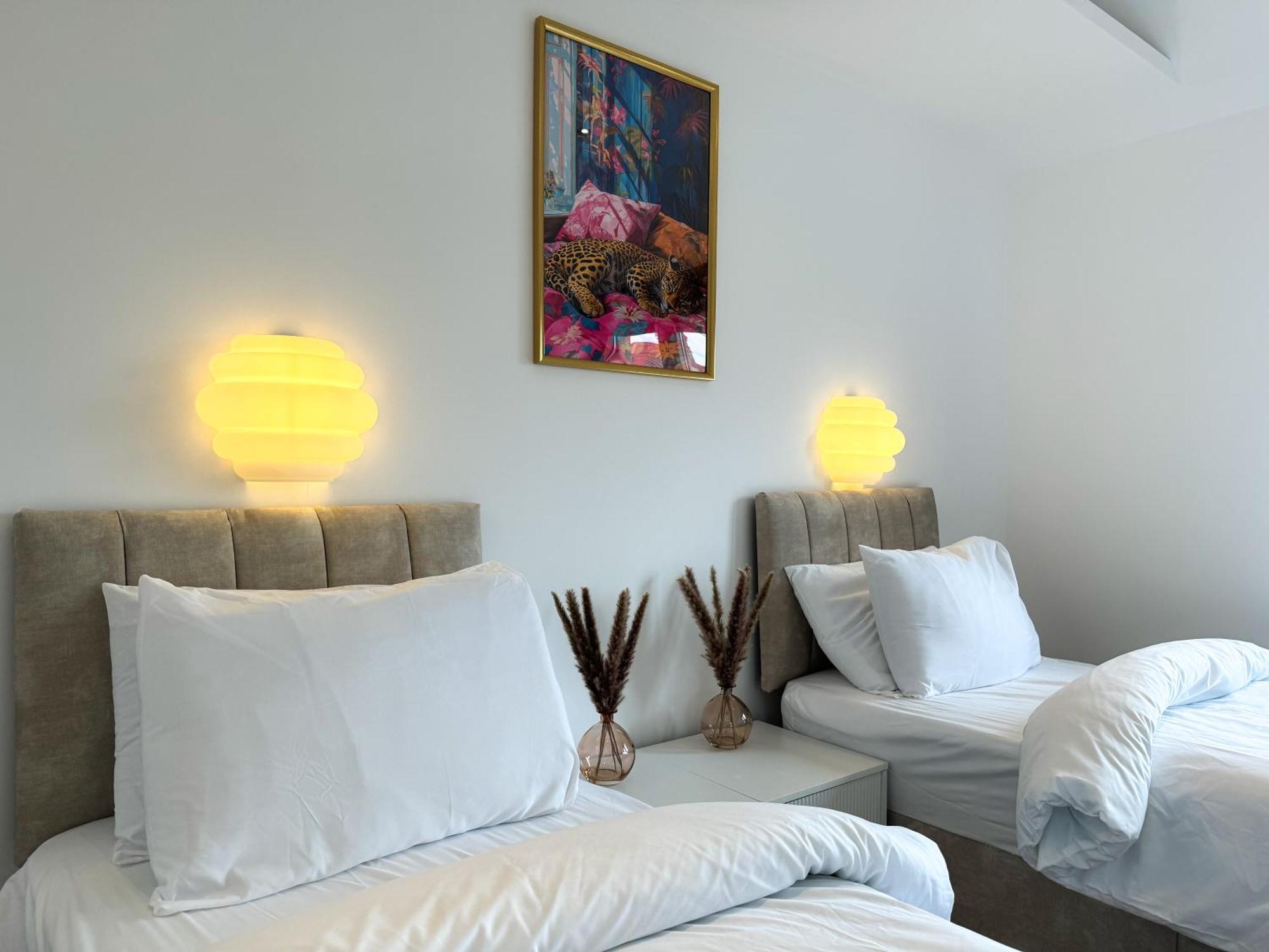 Luxurious 3bed House With Bath & Garden Feriehus
