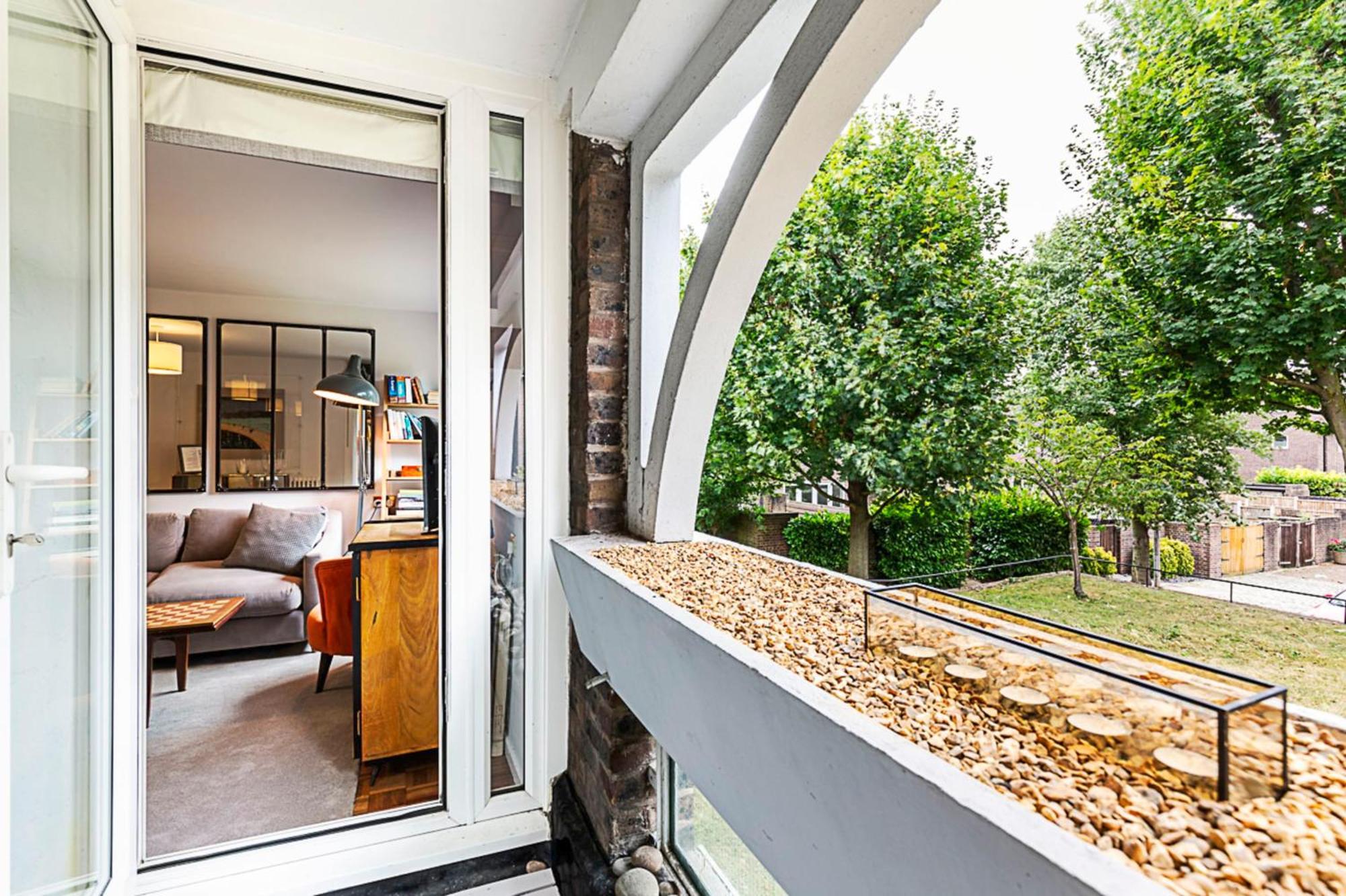 Bright Stepney Nest London