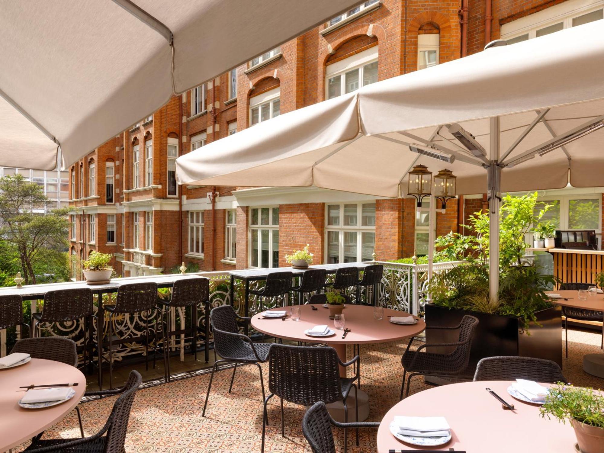 Hotel St. Ermin's Hotel, Autograph Collection
