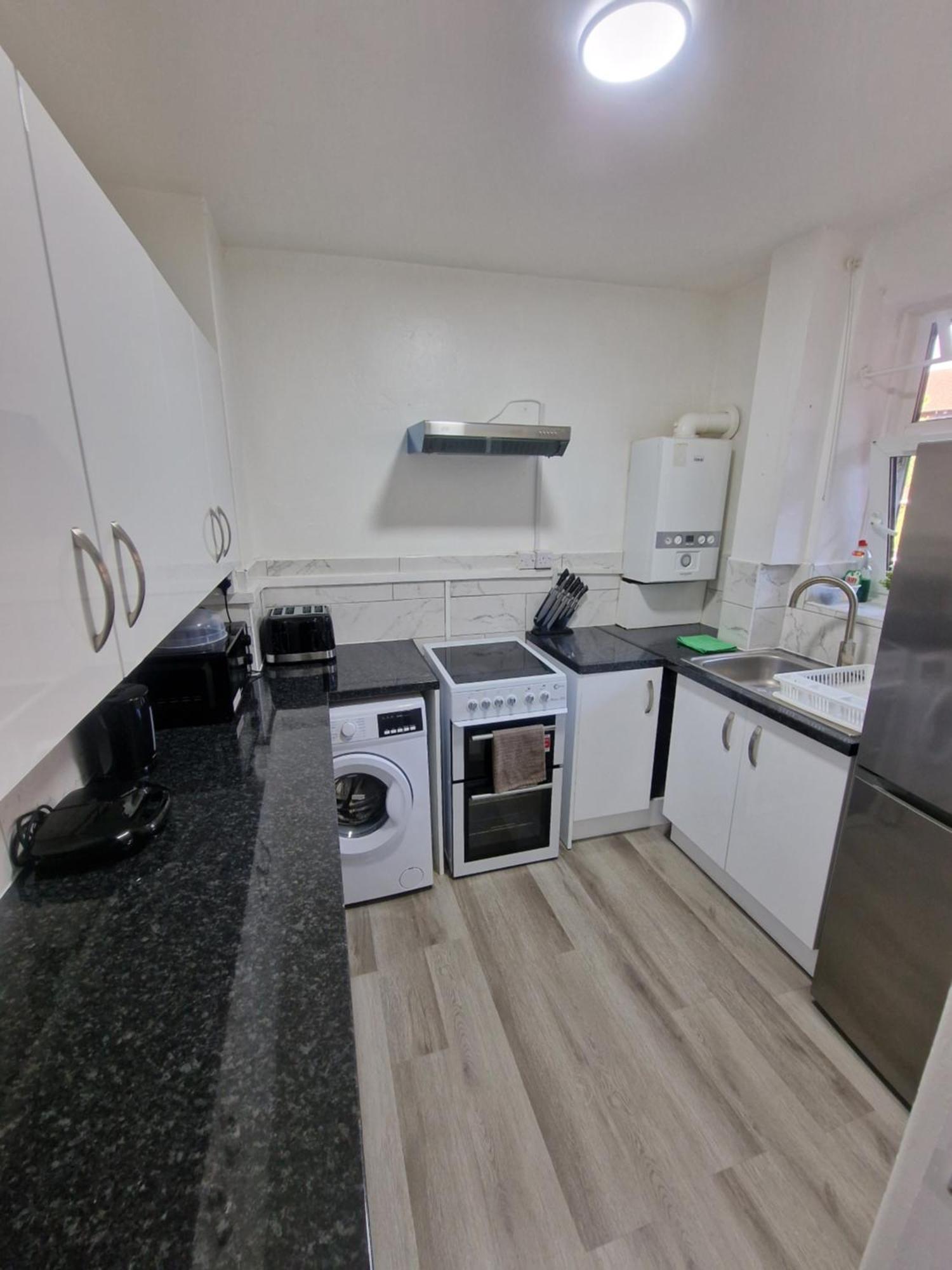 Comfortable 2 Bedrooms Flat In Oval Appartement Londen