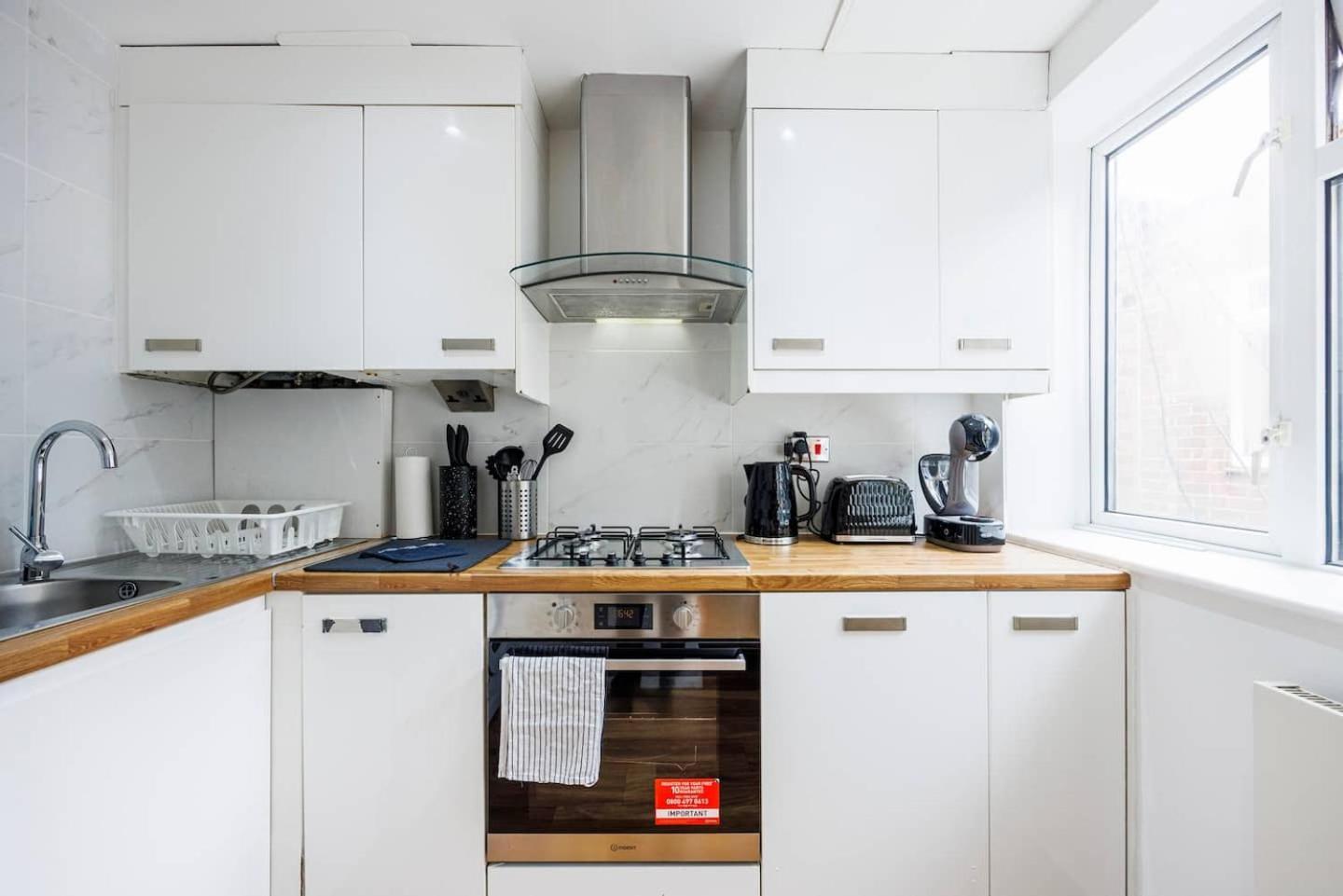 2 Bedroom Charming & Magnificent Flat Apartment London