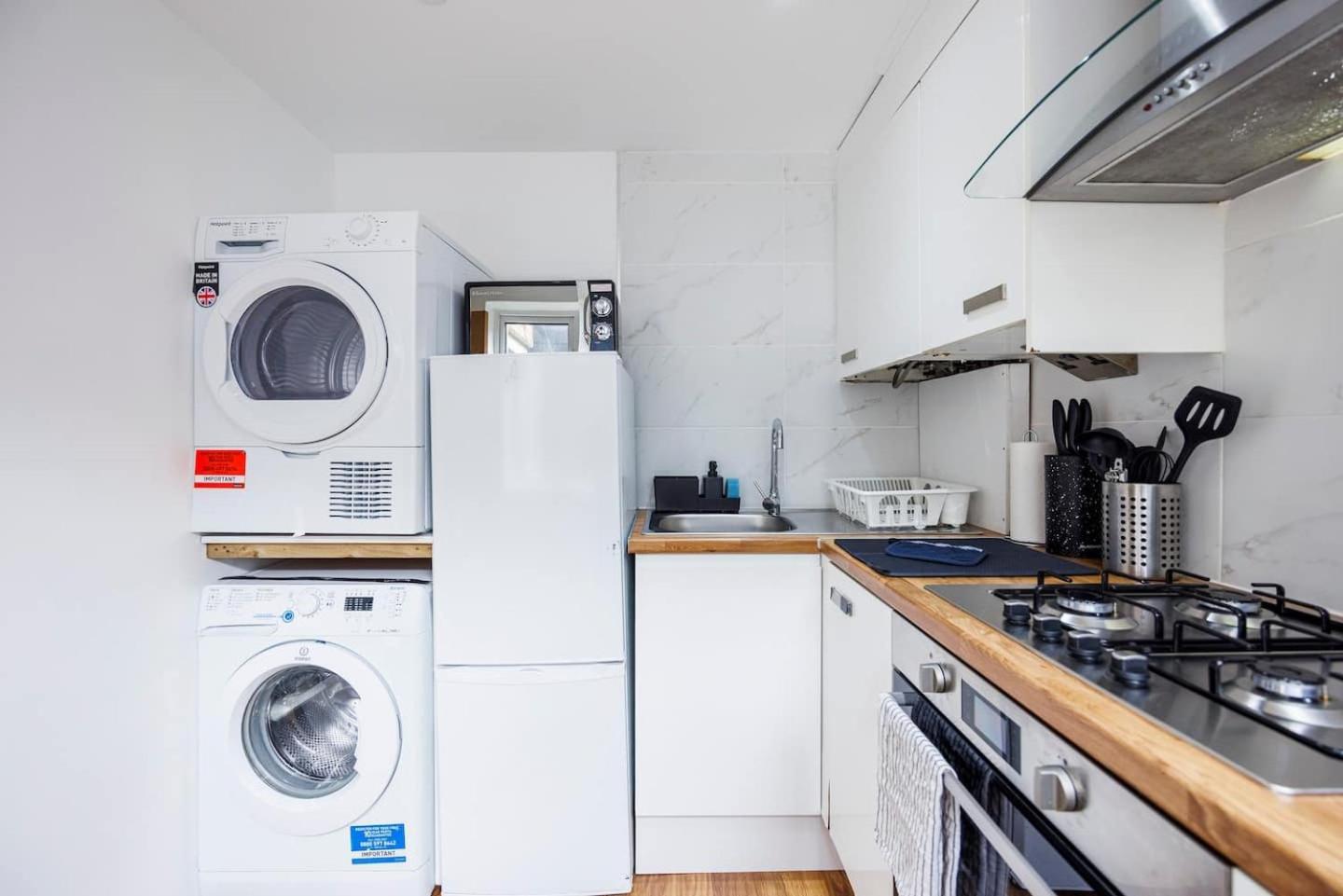 2 Bedroom Charming & Magnificent Flat Apartment London