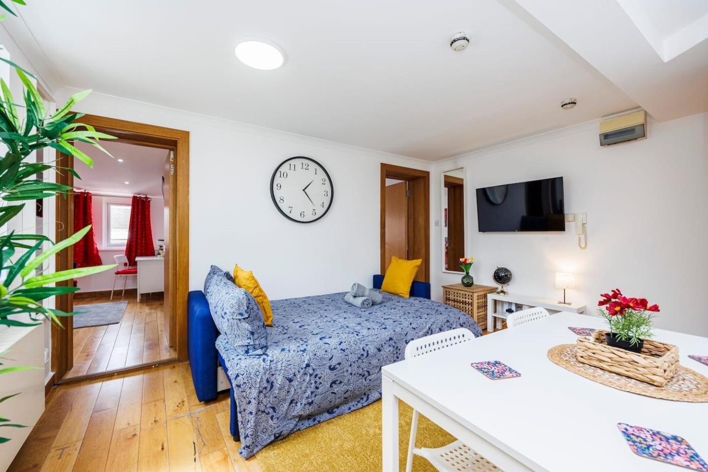 2 Bedroom Charming & Magnificent Flat Apartment