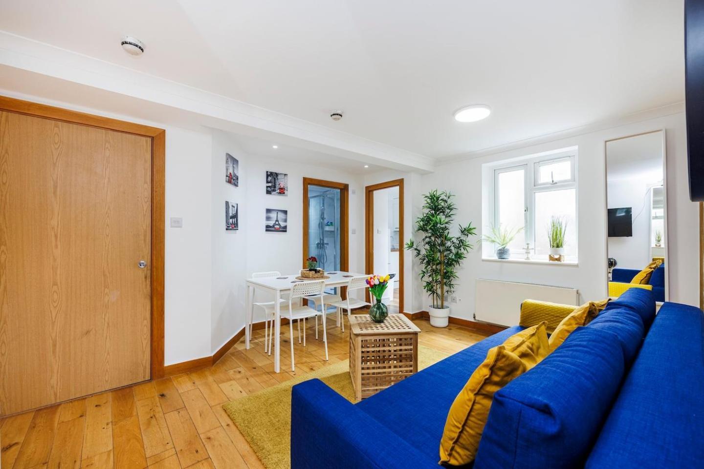 2 Bedroom Charming & Magnificent Flat Apartment *