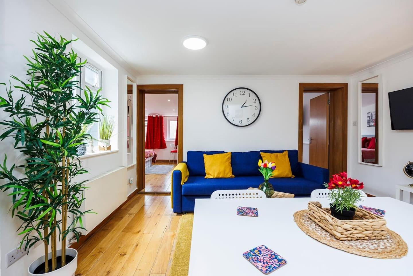 2 Bedroom Charming & Magnificent Flat * London